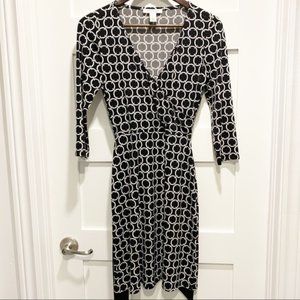 WHITE HOUSE BLACK MARKET Black and White Dress - Size 2